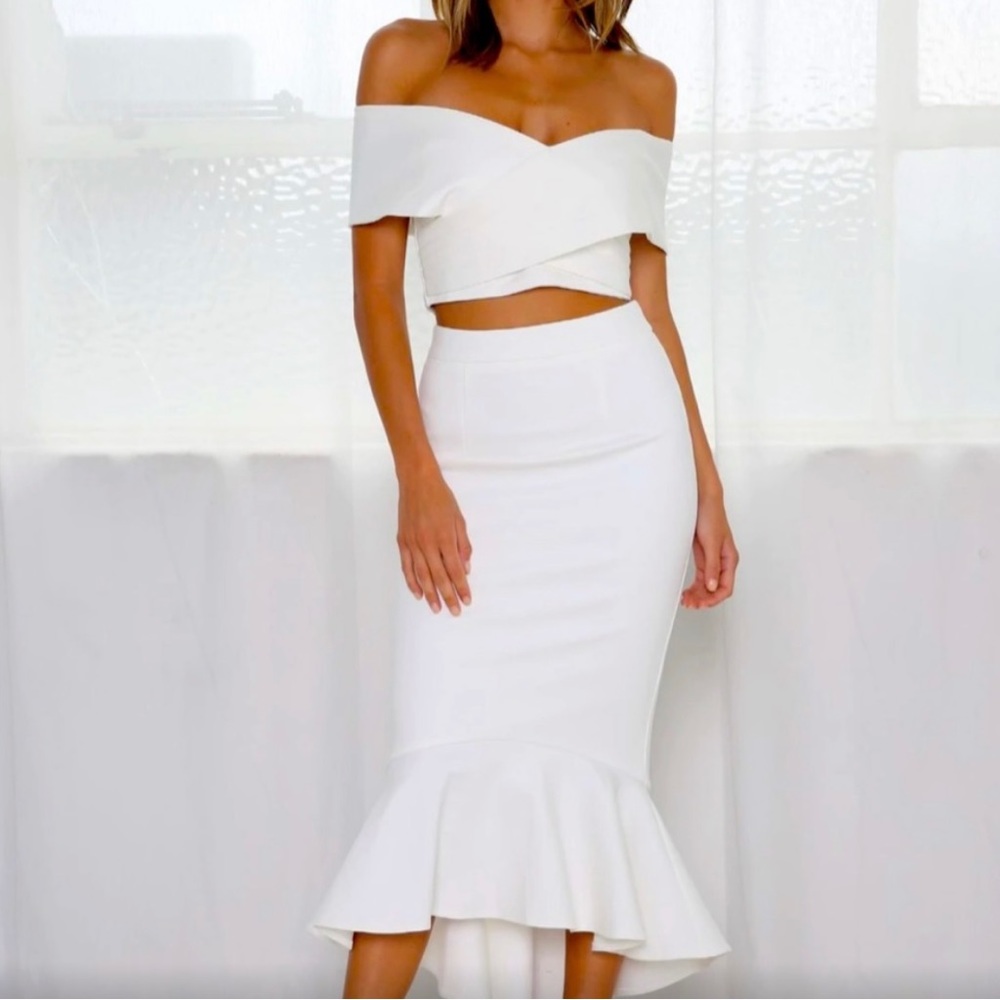 Jaus two piece set size m. Worn once for my rehearsal dinner